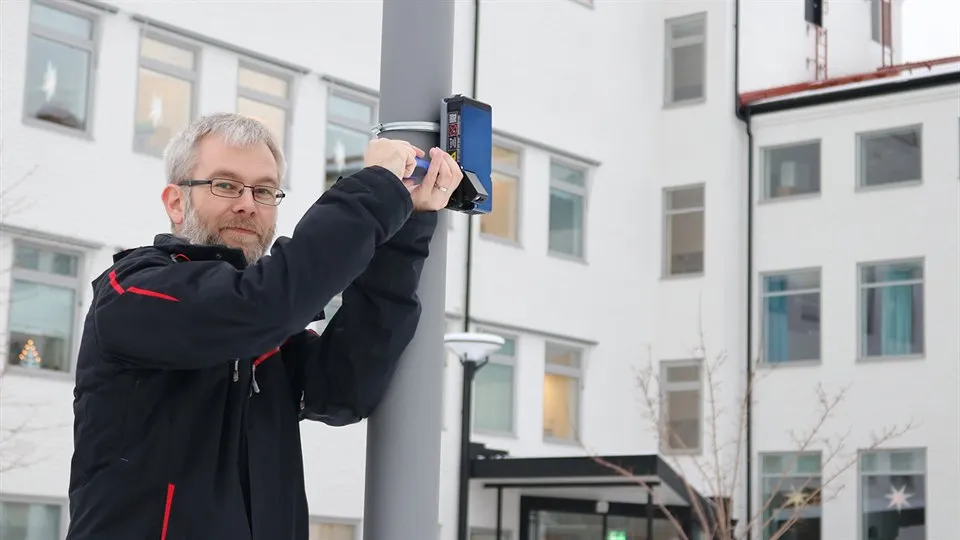 Montering av uppkopplad snödjupsmätare
