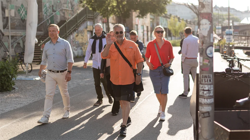 Lars-Erik Rännar och Mikael Bäckström på promenad i Wien