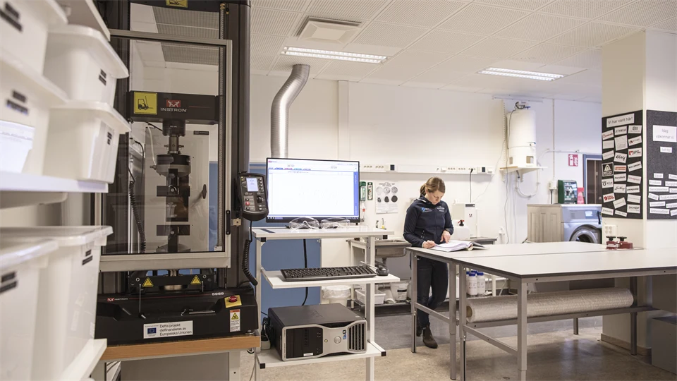 Overview of the materials lab at Sports Tech Research Centre