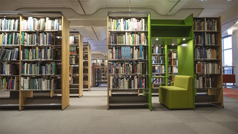 Bokhyllor biblioteket Sundsvall