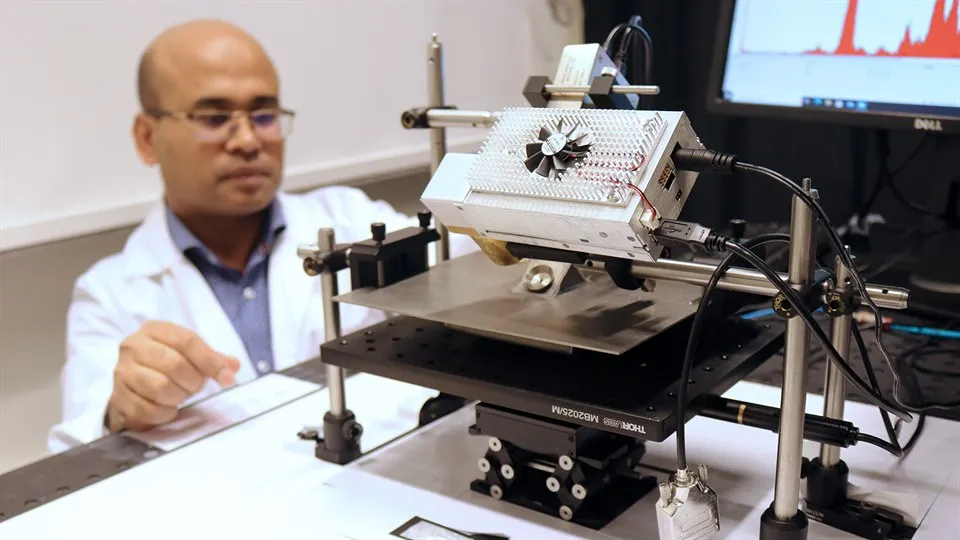 Forskare i röntgenlabbet.